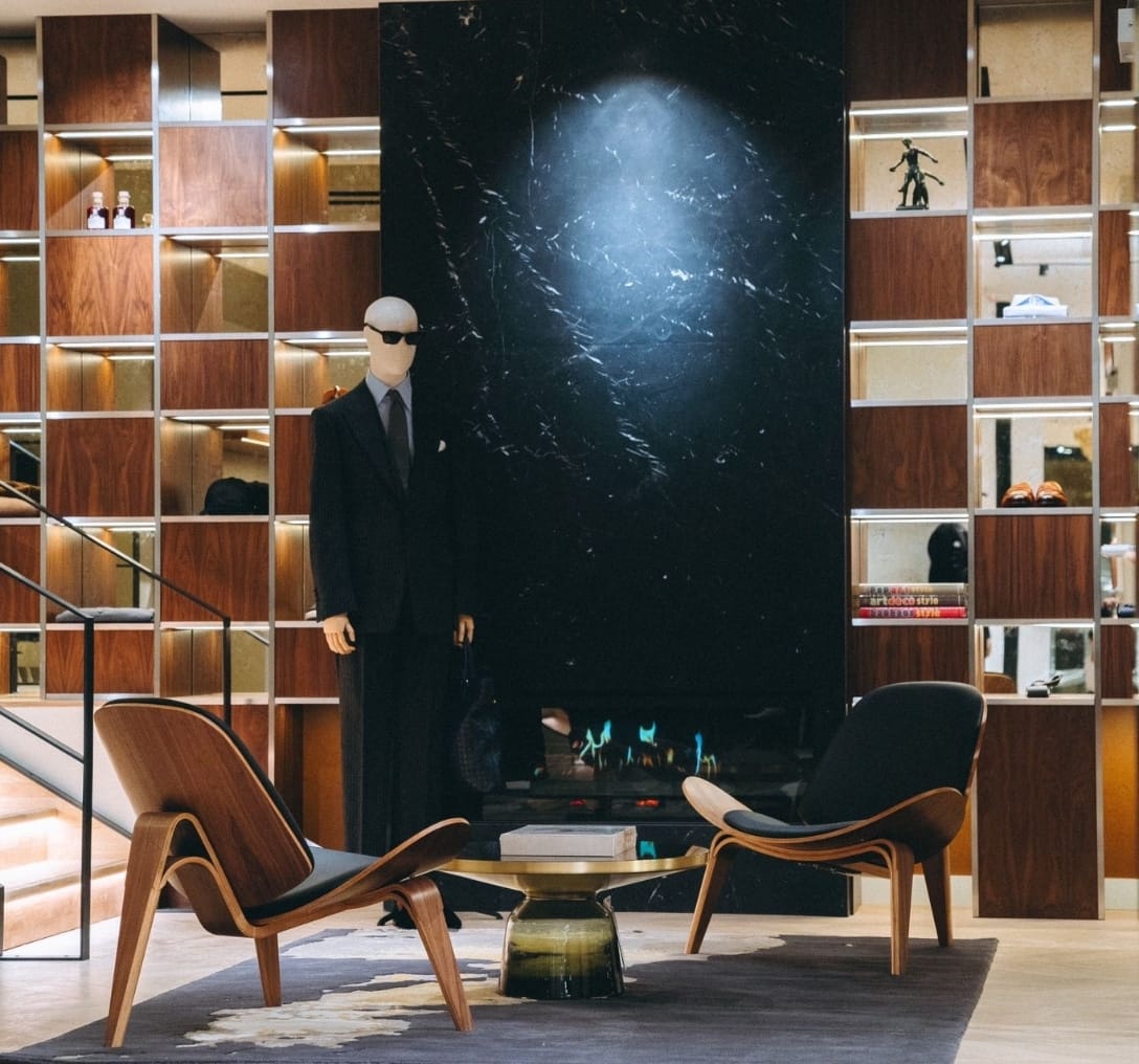 akmc_montecarlo_store_bordeux_02@2x
