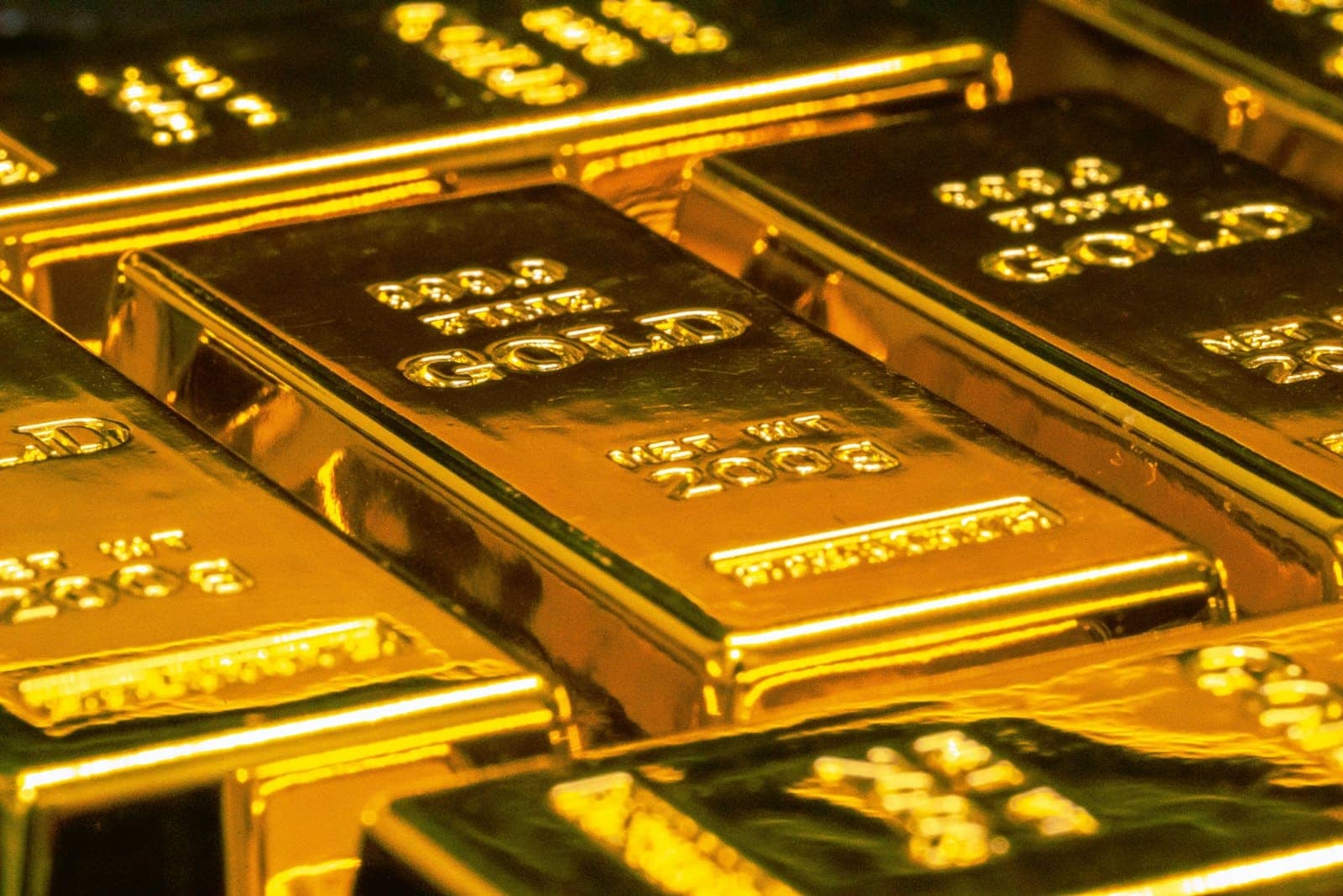 Lingotti d'oro impilati, simbolo del prezzo dell'oro e del mercato dei metalli preziosi