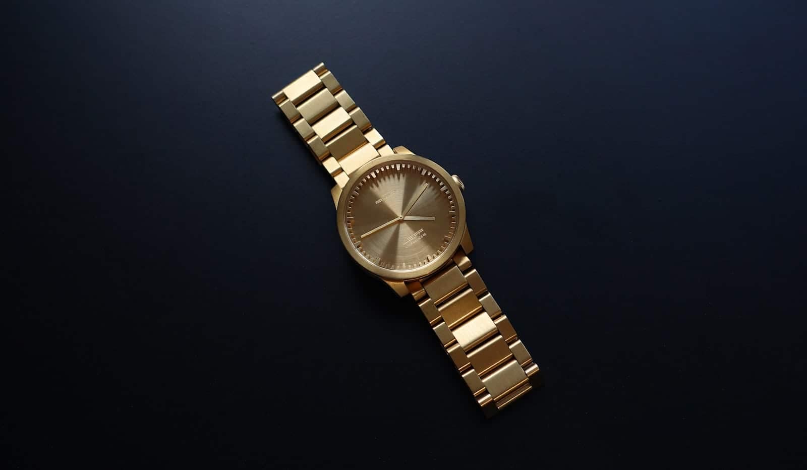 Orologio di lusso in oro, simbolo dellaumento dei listini Rolex nel 2026